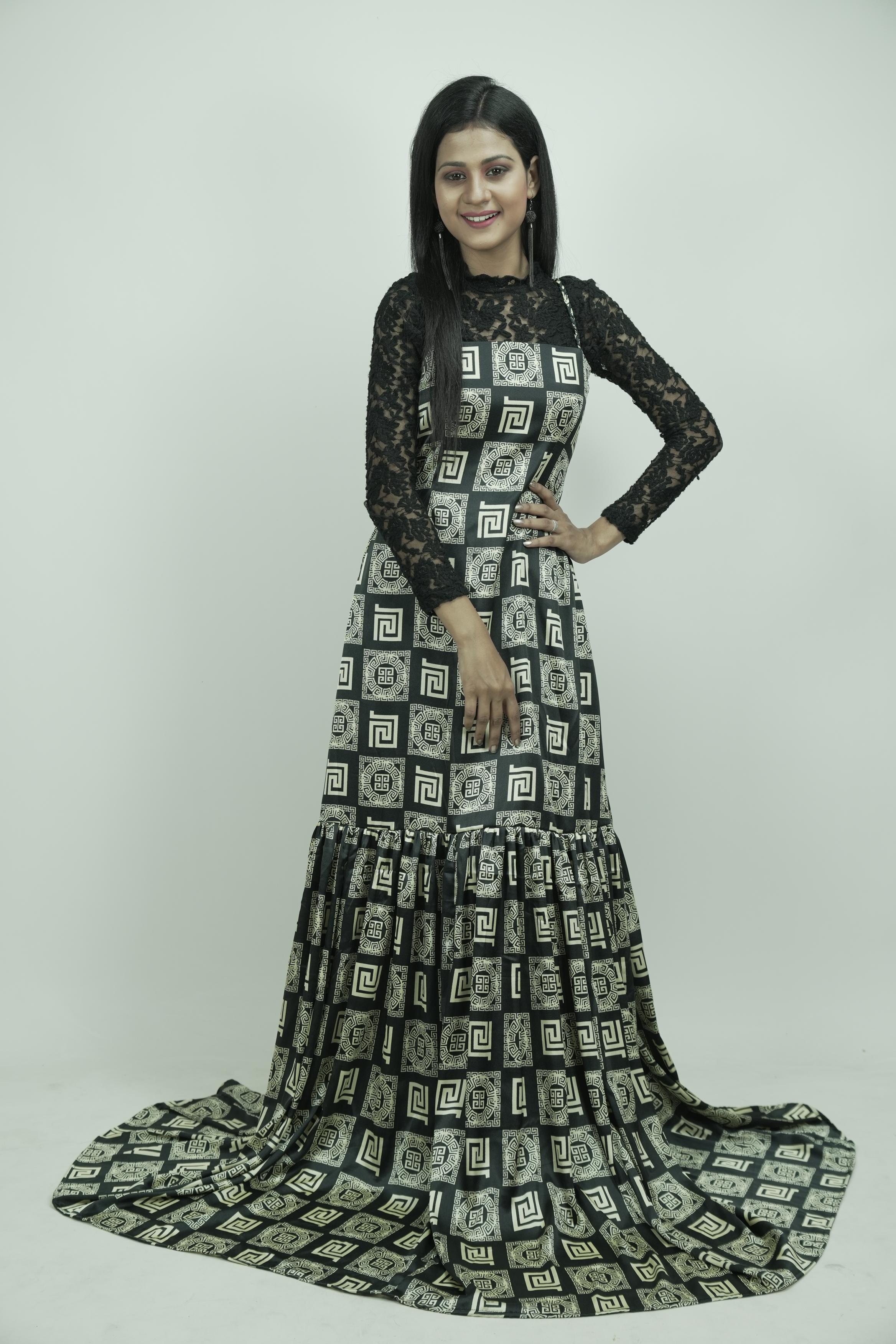 Black Regal Lace-Sleeveless Train Gown