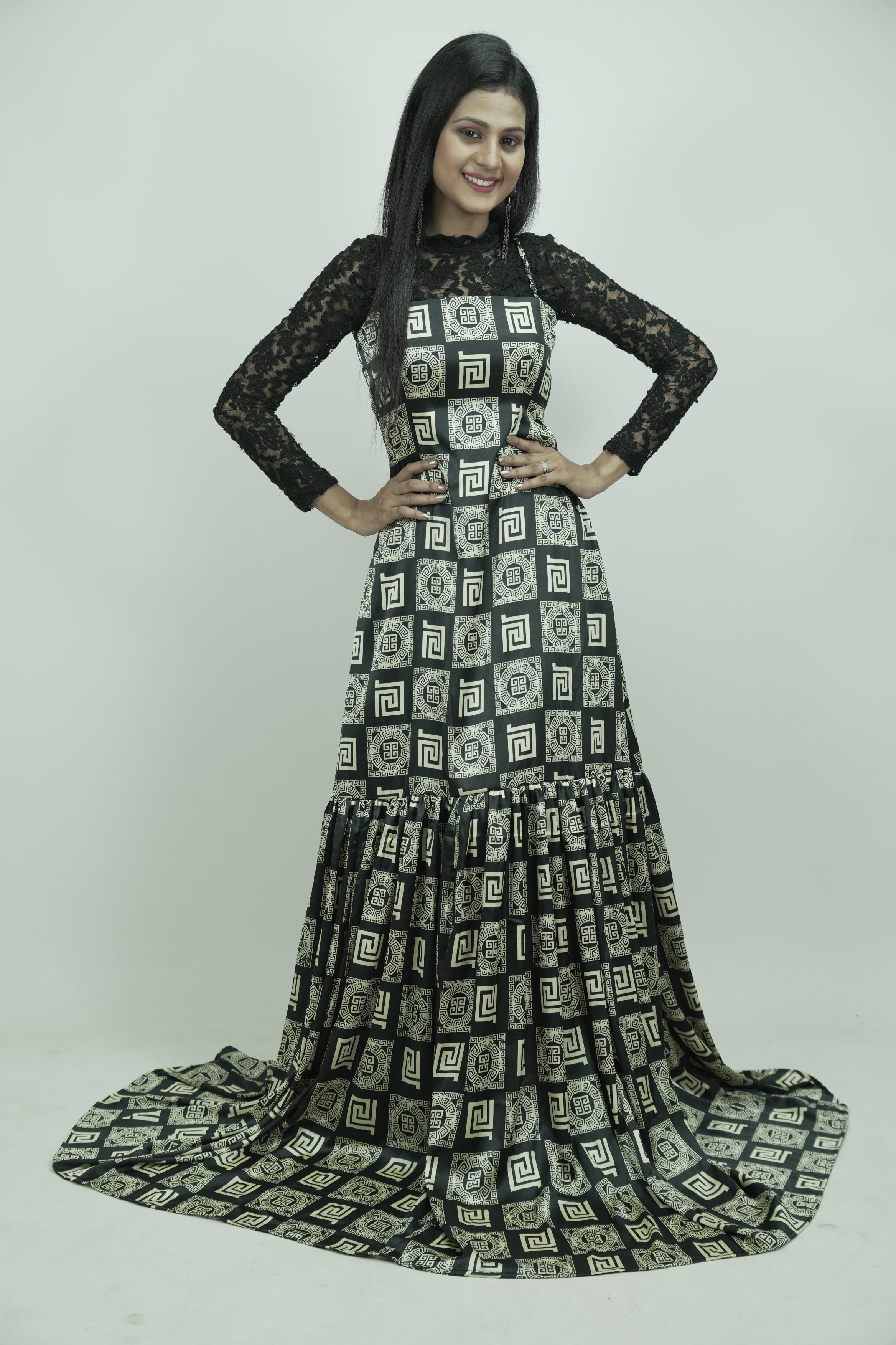 Black Regal Lace-Sleeveless Train Gown