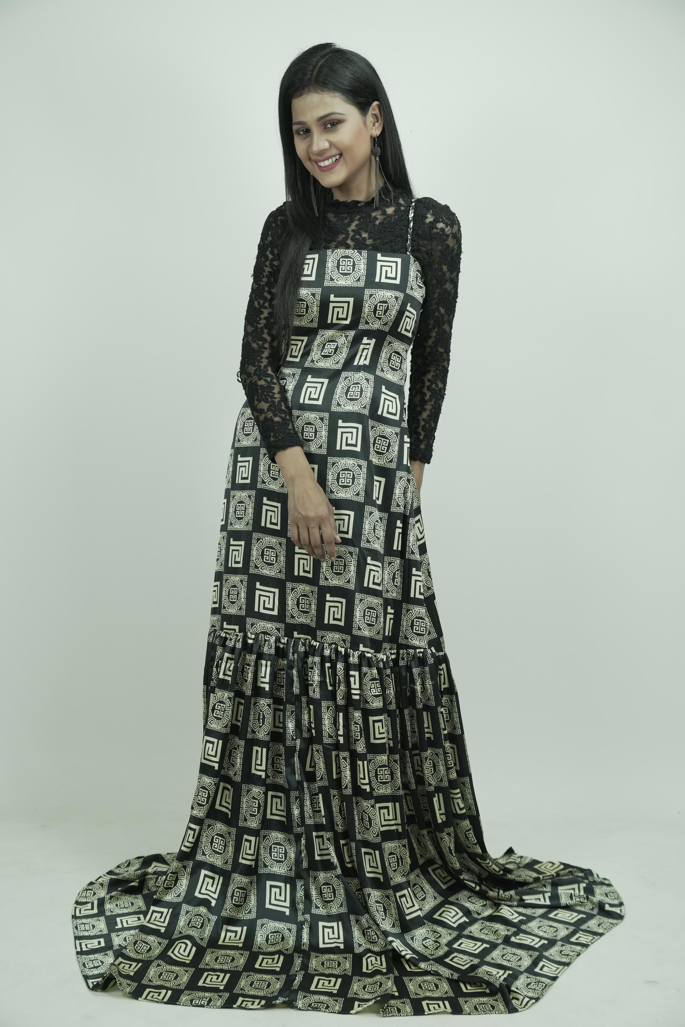 Black Regal Lace-Sleeveless Train Gown