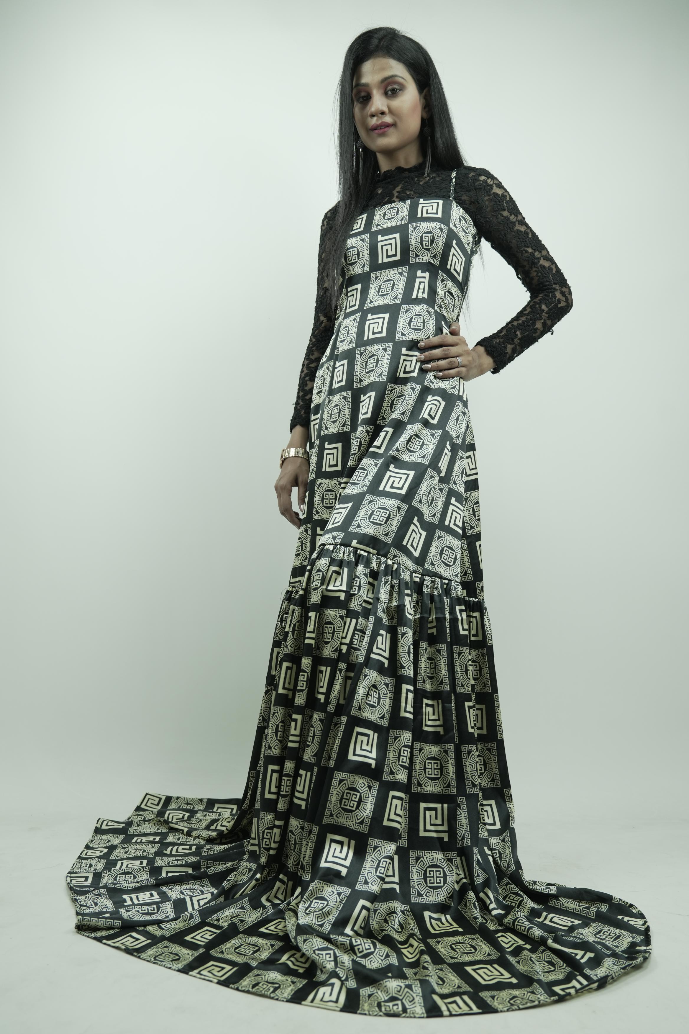 Black Regal Lace-Sleeveless Train Gown