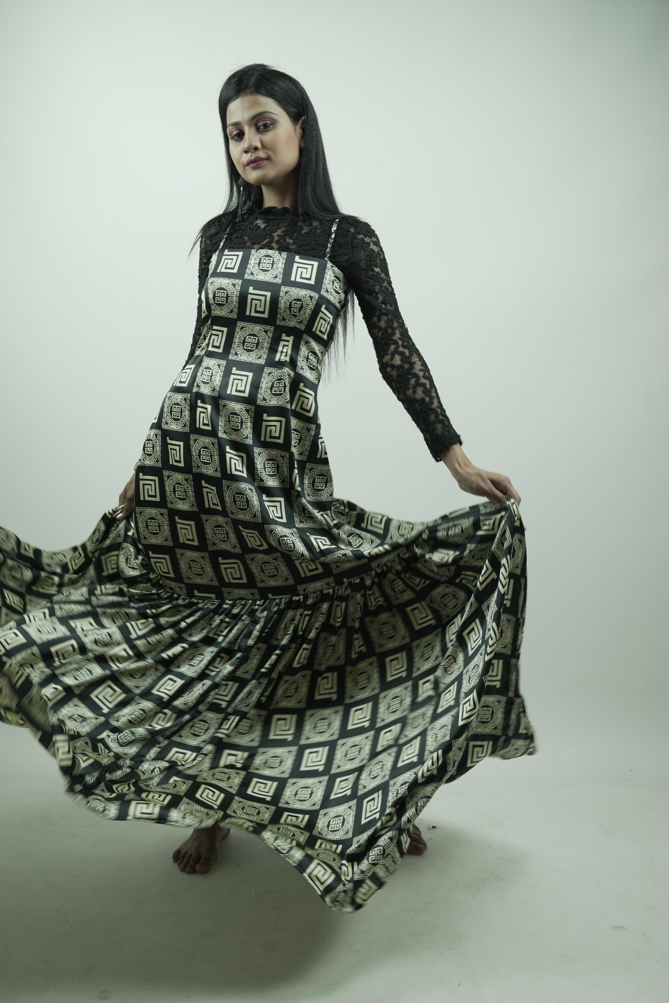 Black Regal Lace-Sleeveless Train Gown