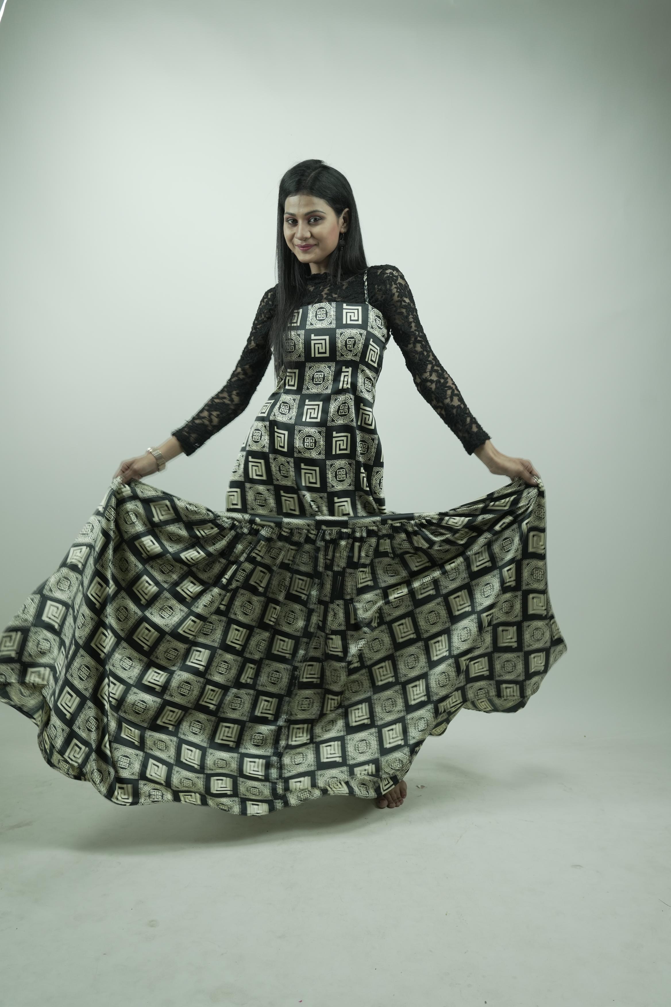 Black Regal Lace-Sleeveless Train Gown