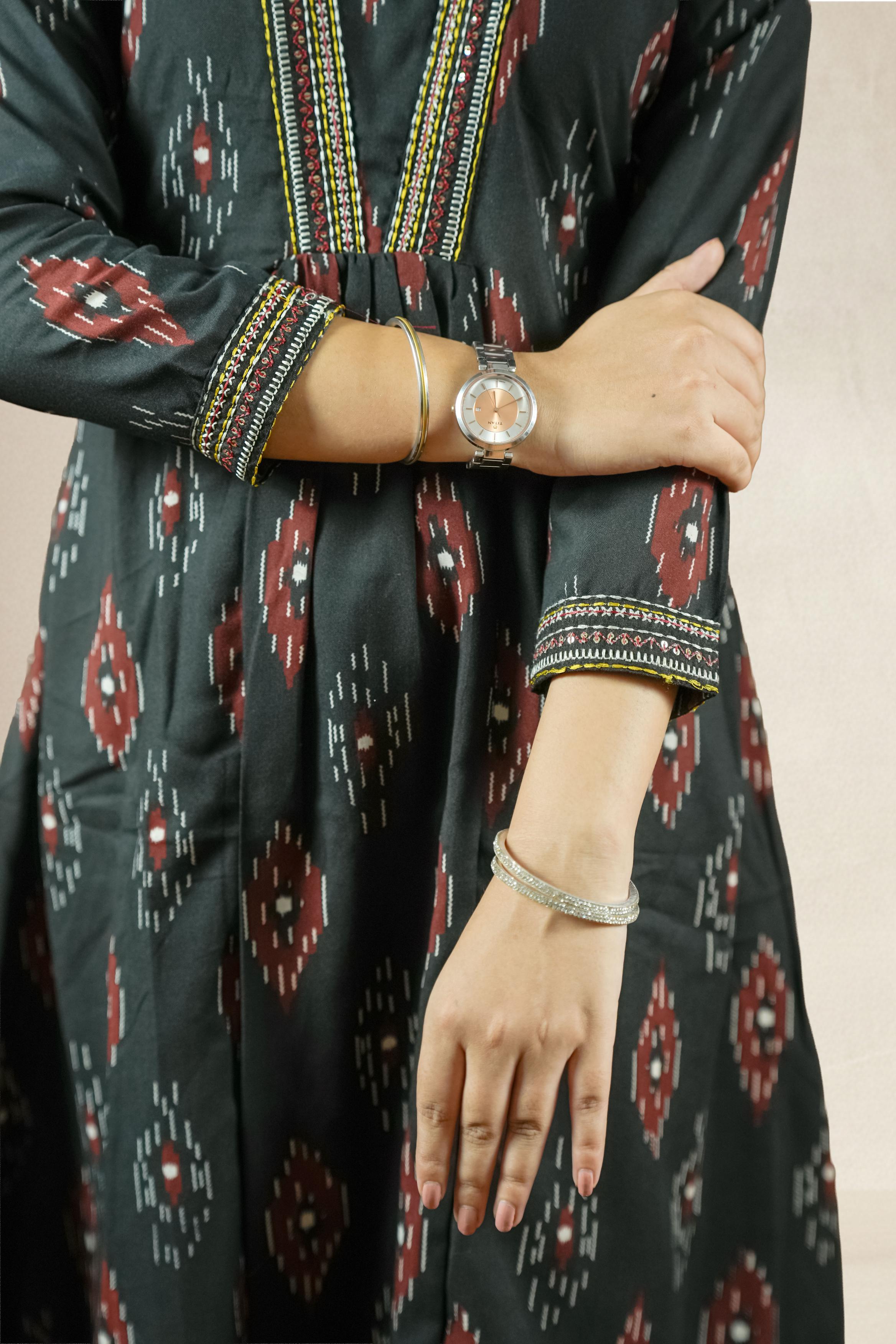 Black with Maroon & White Ikat Motifs