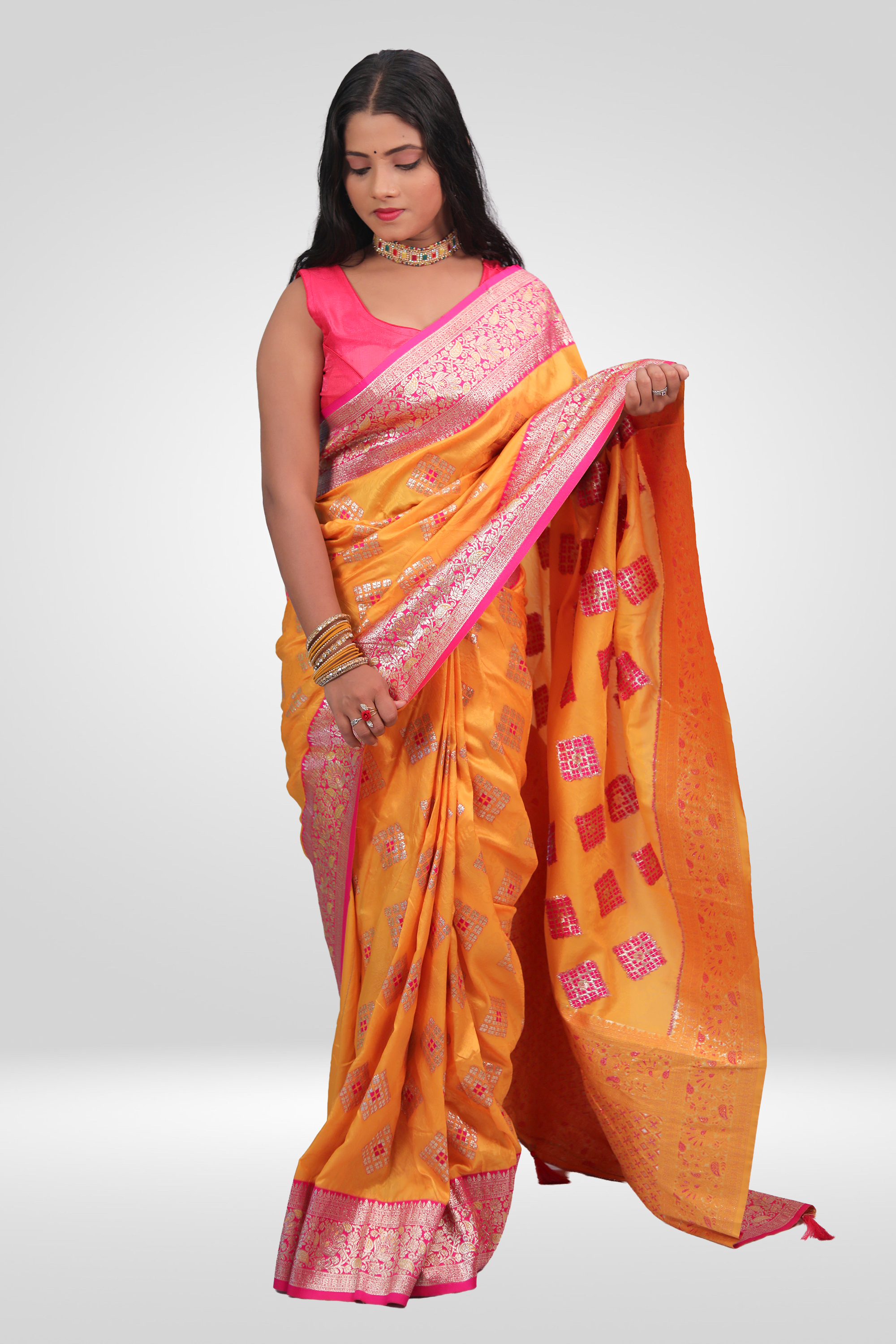 Sunehri Gulnaar Saree