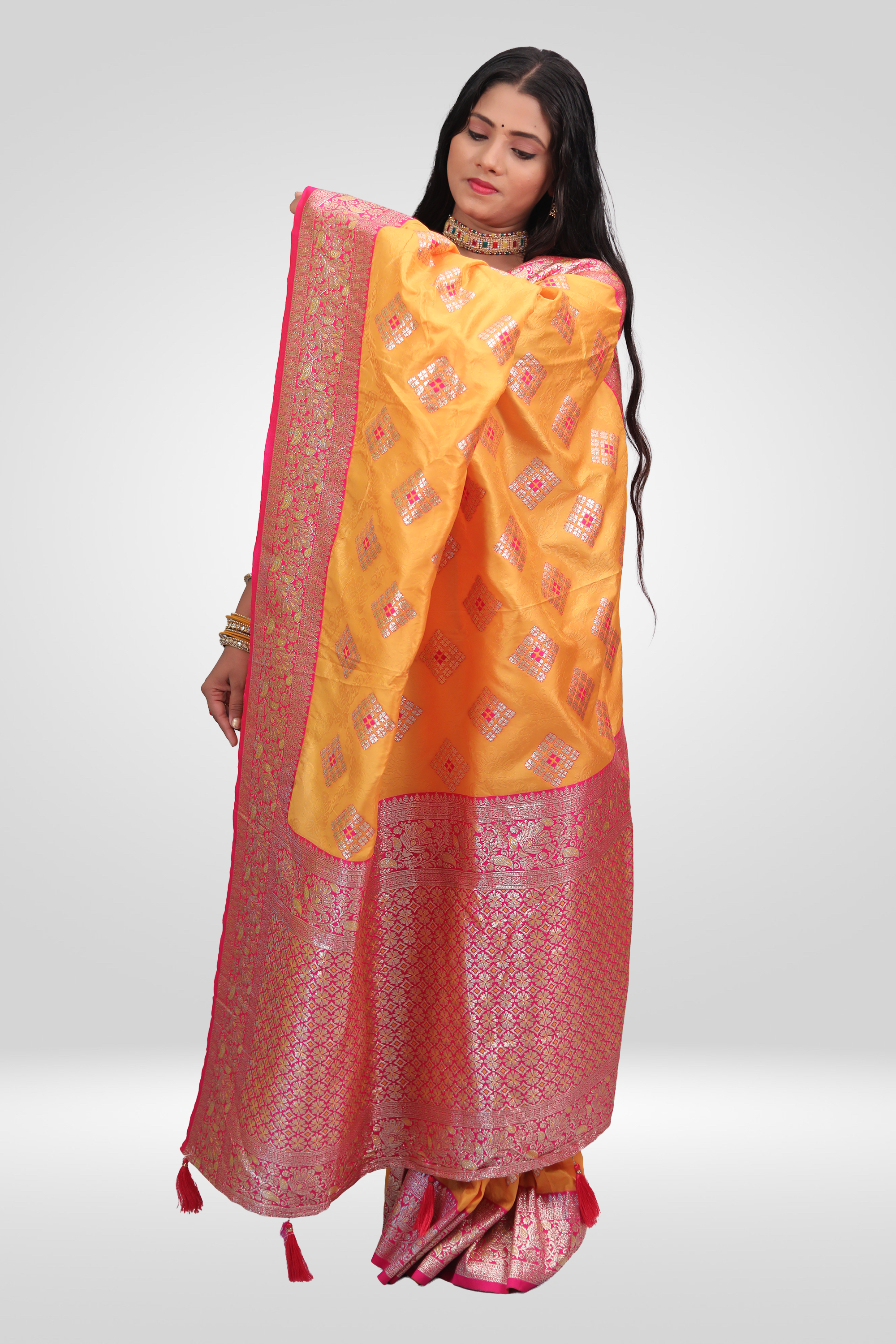 Sunehri Gulnaar Saree