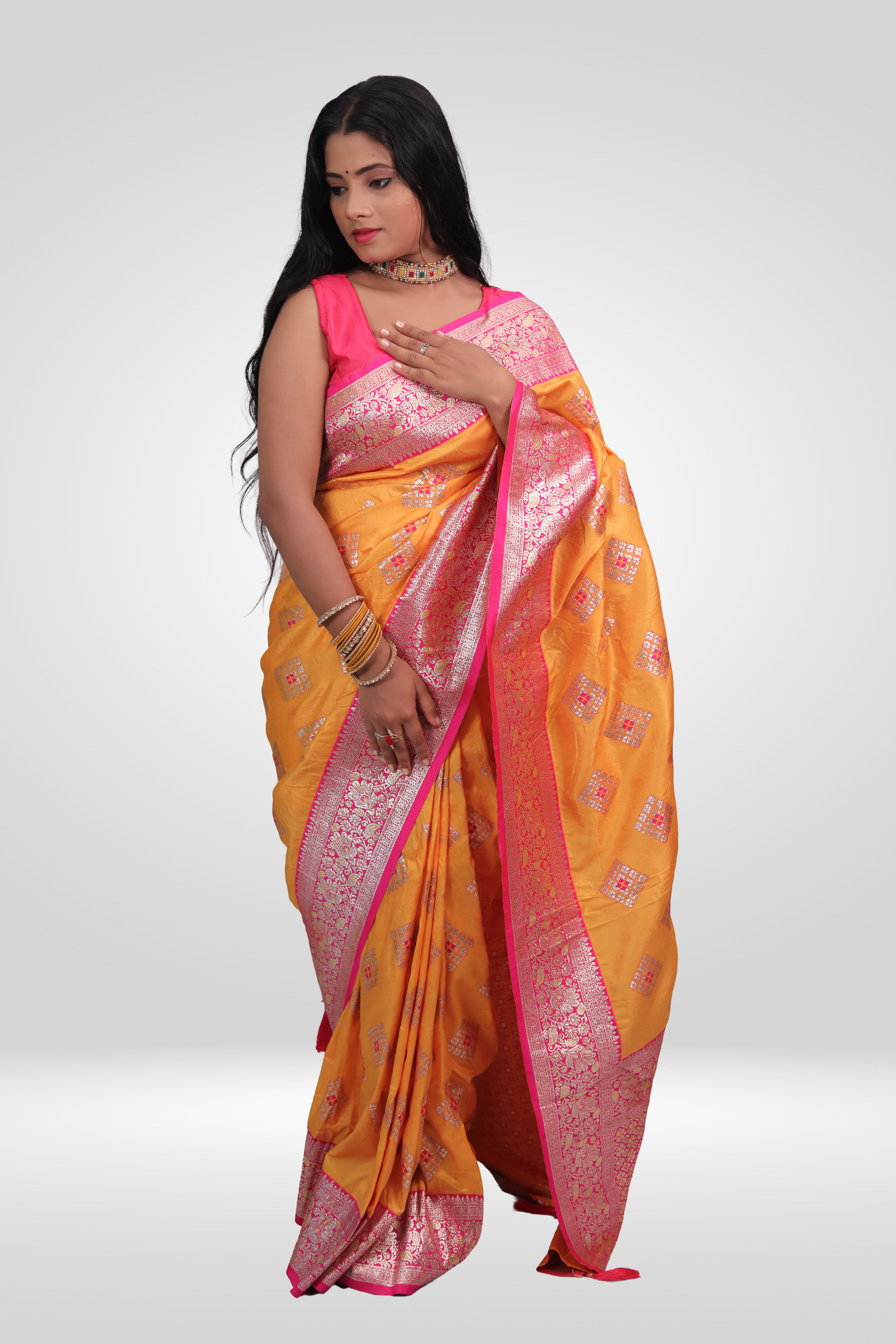 Sunehri Gulnaar Saree
