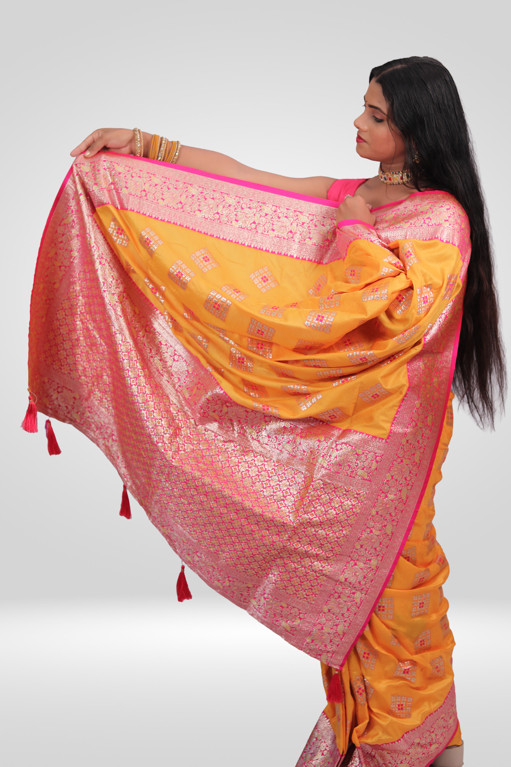 Sunehri Gulnaar Saree